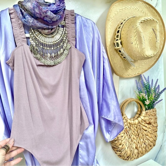 Aritzia Sunday Best Lavender colour ruffled ruched firecracker bodysuit - Picture 5 of 11